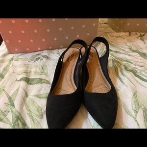 Black wedges